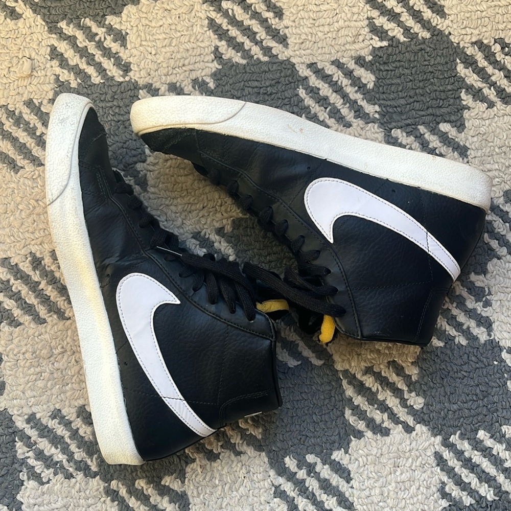 blazer nike black and white